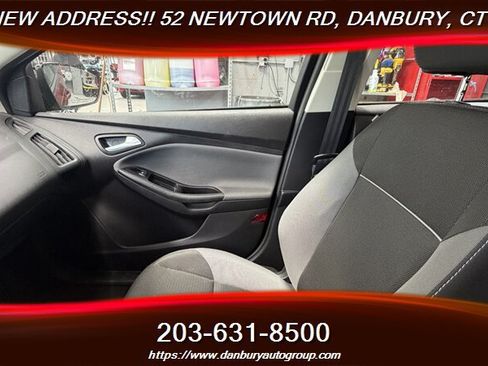 Used 2014 Ford Focus SE w/ SE Winter Package FWD image 12