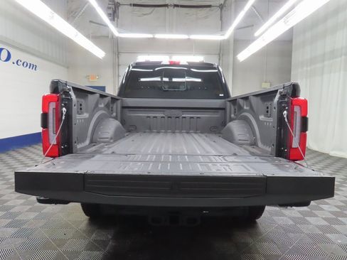 Used 2025 Ford F350 Platinum w/ FX4 Off-Road Package image 43
