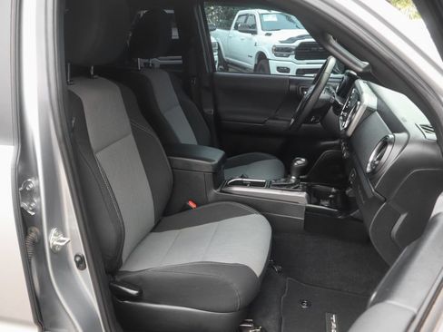 Used 2020 Toyota Tacoma TRD Sport w/ Technology Package AWD/4WD image 39