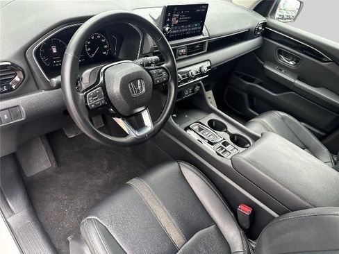 Used 2023 Honda Pilot Touring image 10
