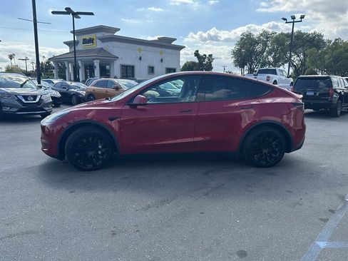 Used 2021 Tesla Model Y Long Range AWD/4WD image 7