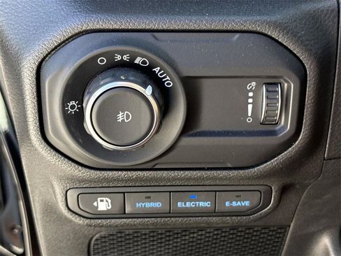 Used 2023 Jeep Wrangler Unlimited Sahara w/ Cold Weather Group image 17