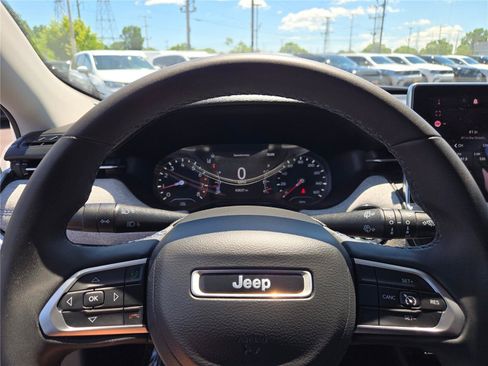 Certified 2022 Jeep Compass Latitude AWD/4WD image 36