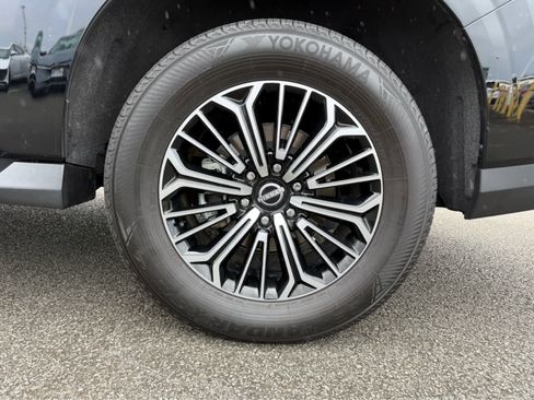Used 2025 Nissan Armada Platinum RWD image 5
