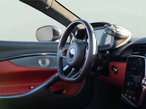 Used 2025 McLaren Artura Spider image 57