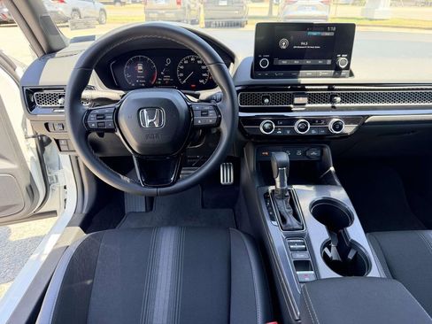 Used 2025 Honda Civic Sport image 2