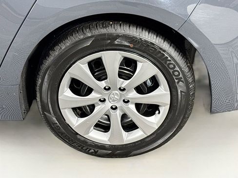 Certified 2025 Toyota Corolla LE image 9