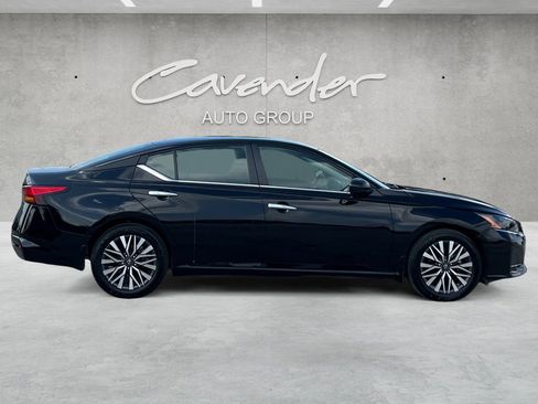 Certified 2025 Nissan Altima 2.5 SV FWD image 17