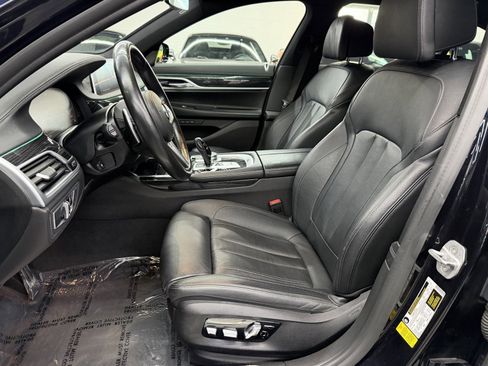 Used 2021 BMW 740i w/ M Sport Package image 20