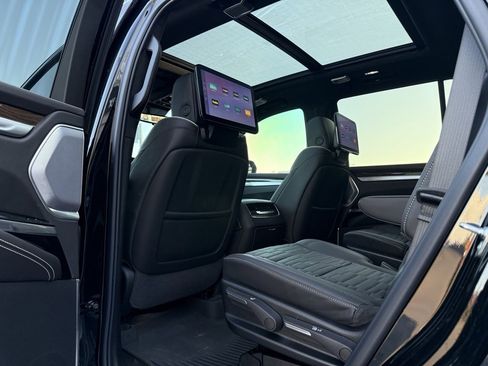 Used 2026 Cadillac Escalade Platinum Sport w/ LPO, Floor Liner Package image 32