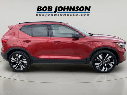 Used 2024 Volvo XC40 B5 Plus AWD/4WD image 2