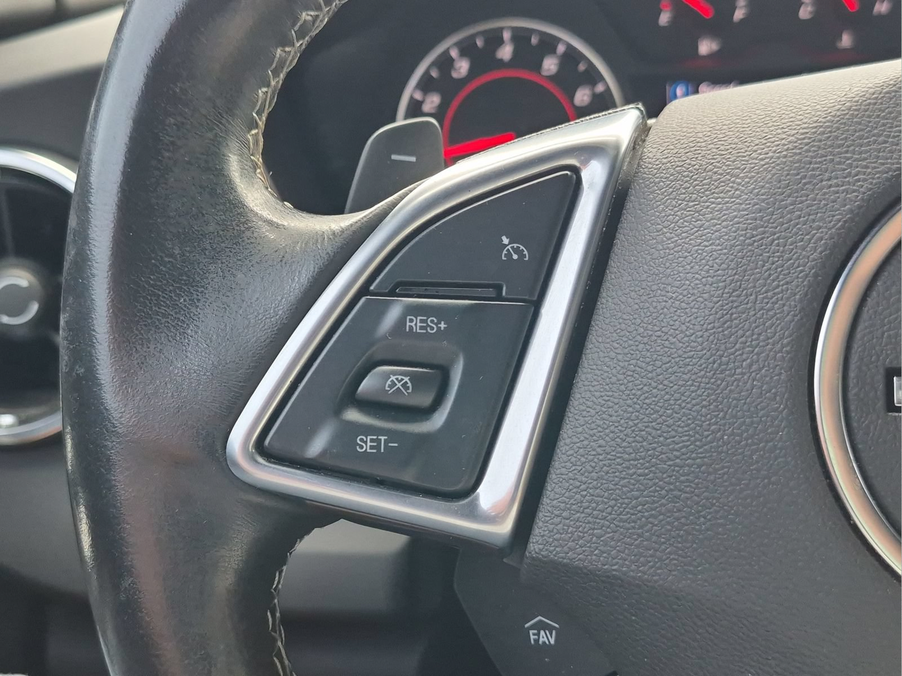 Used 2019 Chevrolet Camaro LT RWD image 13