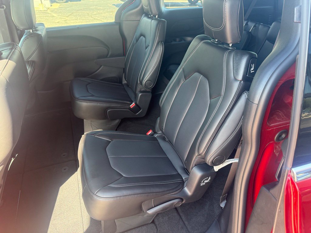 New 2027 Chrysler Pacifica Select FWD image 18