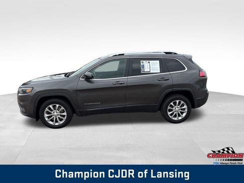 Used 2019 Jeep Cherokee Latitude w/ Cold Weather Group image 4