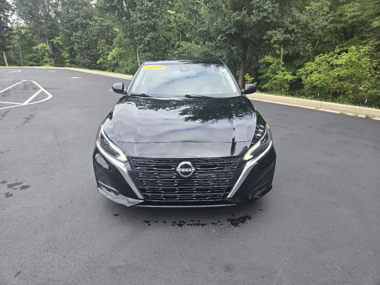 Used 2025 Nissan Altima 2.5 SV FWD image 7