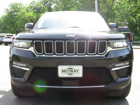 Used 2023 Jeep Grand Cherokee Limited AWD/4WD image 2