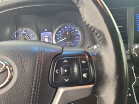 Used 2016 Toyota Sienna XLE w/ XLE Navigation Package FWD image 26