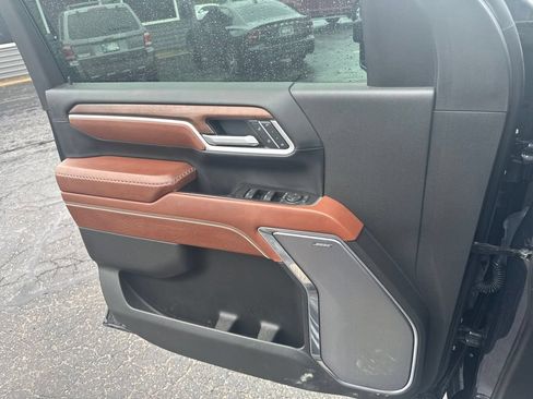 Used 2025 GMC Sierra 2500 Denali Ultimate w/ Max Trailering Package AWD/4WD image 11