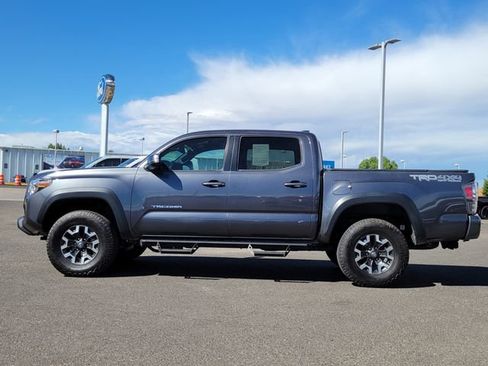 Used 2022 Toyota Tacoma TRD Off-Road w/ Technology Package AWD/4WD image 2