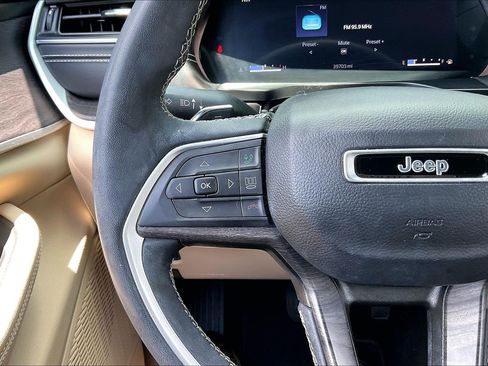 Certified 2023 Jeep Grand Cherokee Limited AWD/4WD image 16