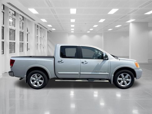 Used 2011 Nissan Titan SL w/ SL Technology Pkg RWD image 4