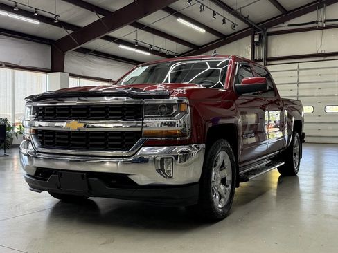 Used 2018 Chevrolet Silverado 1500 LT w/ LT Eassist Package image 3