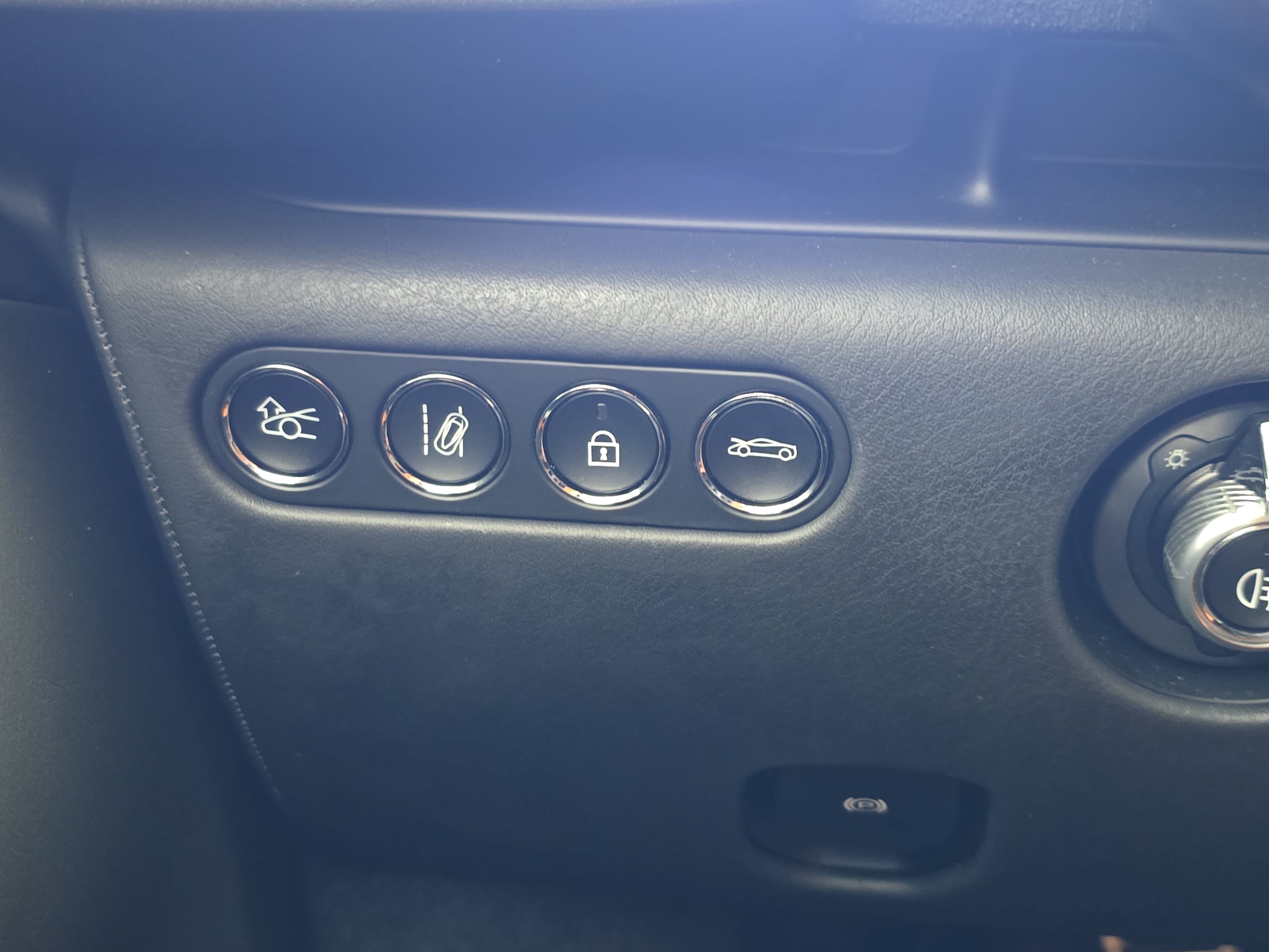 Used 2023 McLaren Artura RWD image 19