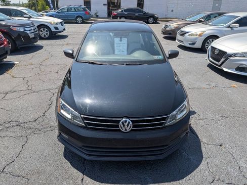 Used 2016 Volkswagen Jetta Sport w/ Lighting Package FWD image 2