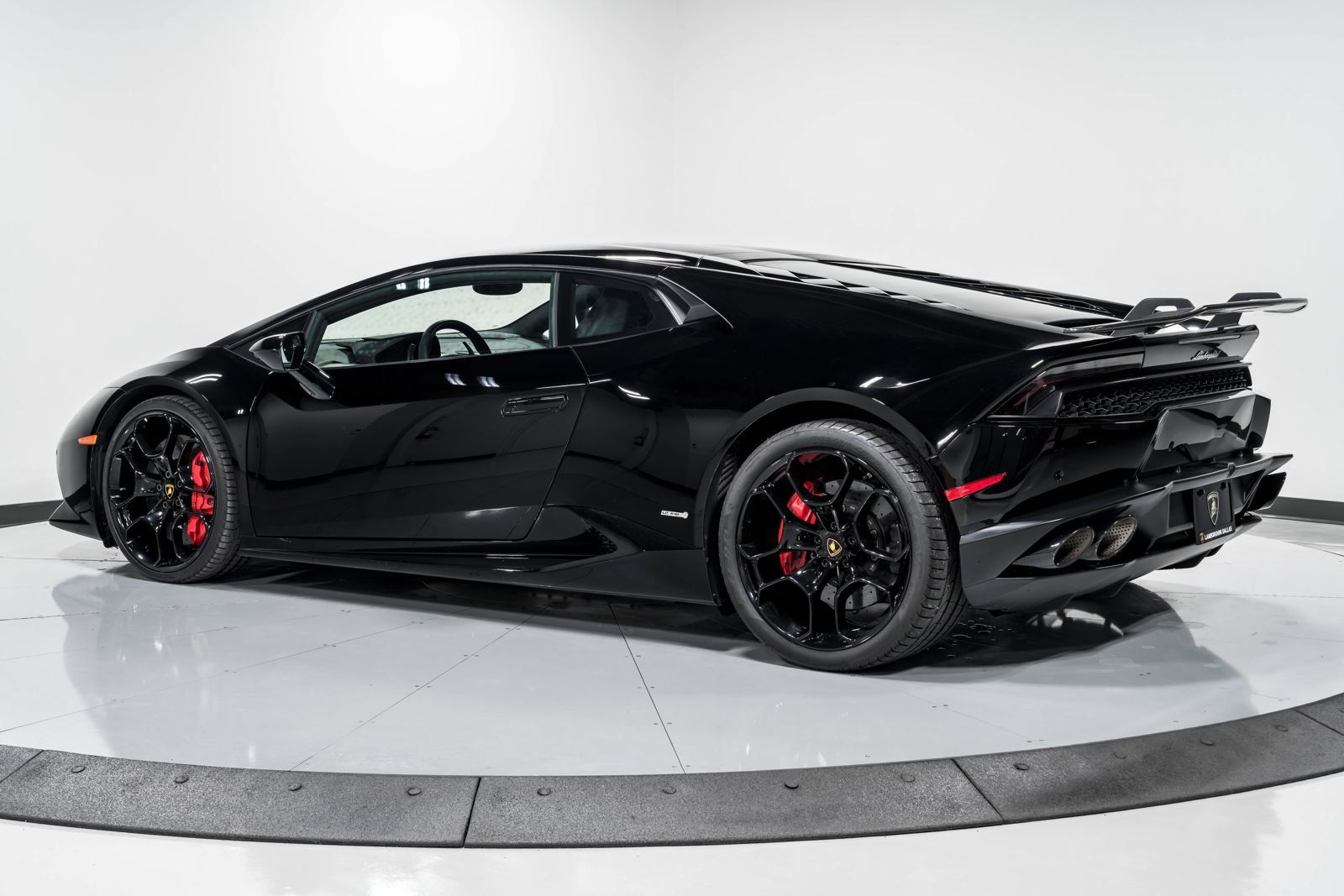 Used 2015 Lamborghini Huracan LP 610-4 AWD/4WD image 5