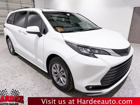 Used 2026 Toyota Sienna XLE FWD image 6