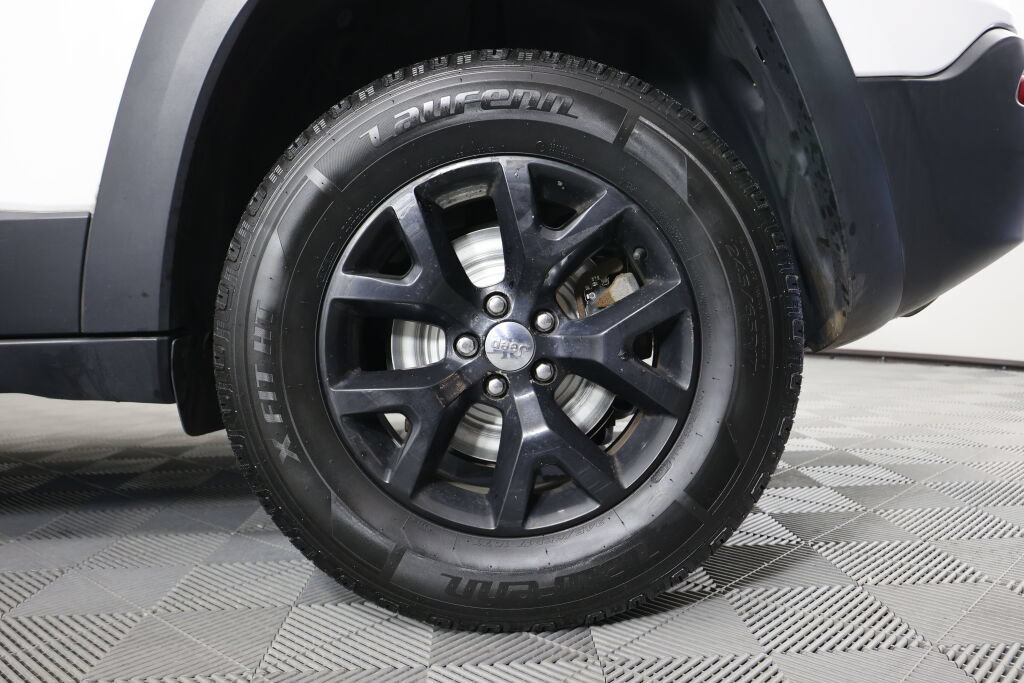 Used 2015 Jeep Cherokee Trailhawk w/ Comfort/Convenience Group AWD/4WD image 8