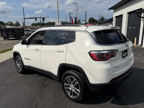 Used 2018 Jeep Compass Latitude w/ Popular Equipment Group AWD/4WD image 3