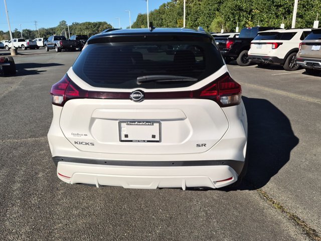 Used 2023 Nissan Kicks SR w/ SR Premium Package FWD image 5