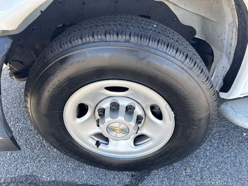 Used 2024 Chevrolet Express 2500 w/ Driver Convenience Package image 32