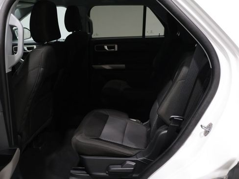 Used 2024 Ford Explorer XLT AWD/4WD image 18