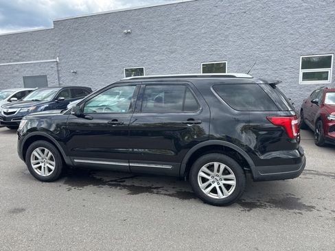Used 2019 Ford Explorer XLT w/ Equipment Group 202A AWD/4WD image 6