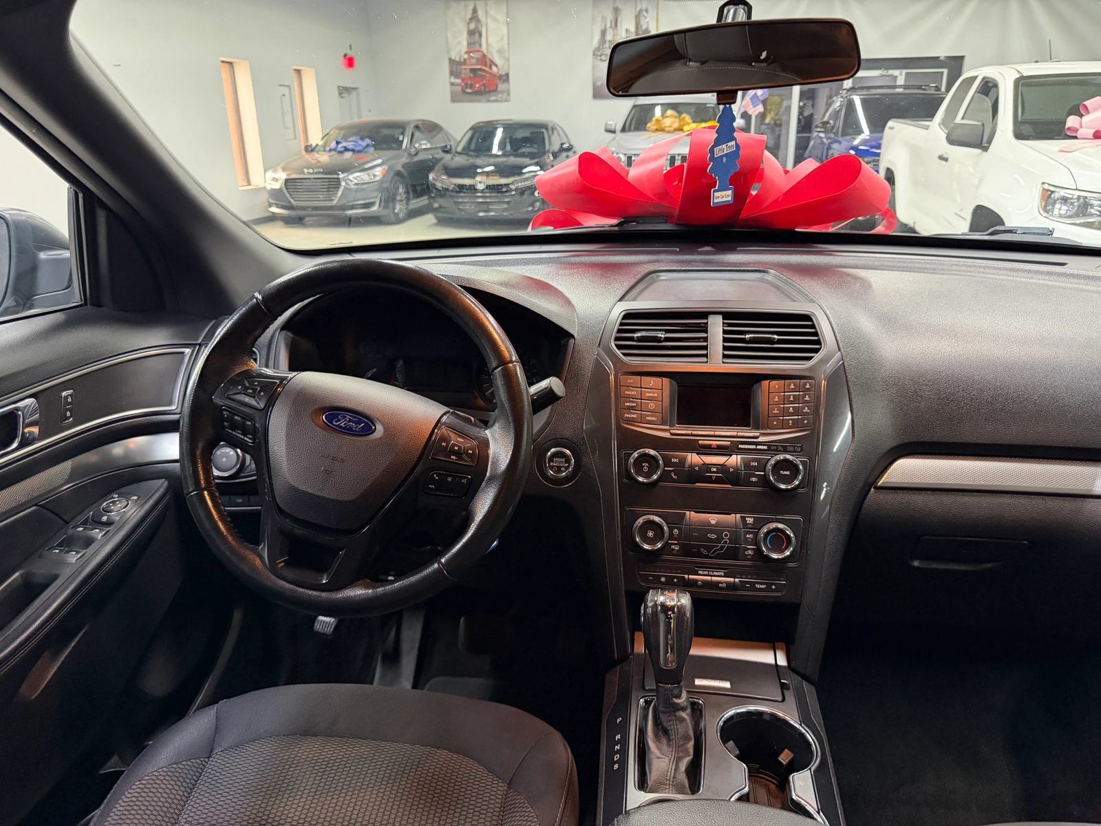 Used 2018 Ford Explorer XLT FWD image 25