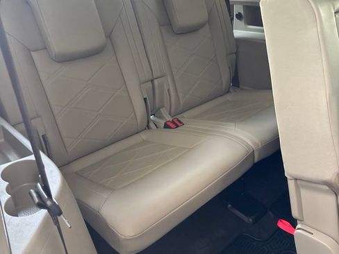 Certified 2024 Volkswagen Atlas SE FWD image 9