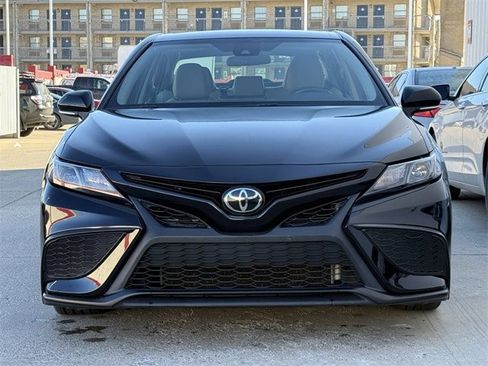 Used 2023 Toyota Camry SE image 7