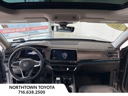 Used 2025 Volkswagen Atlas SEL image 6