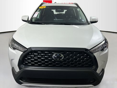 Used 2024 Toyota Corolla Cross LE image 10