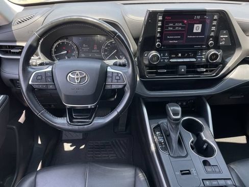 Certified 2021 Toyota Highlander XLE FWD image 11