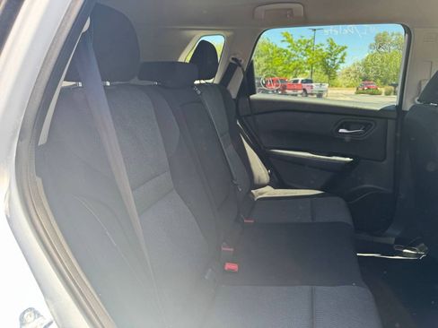 Used 2024 Nissan Rogue SV FWD image 14