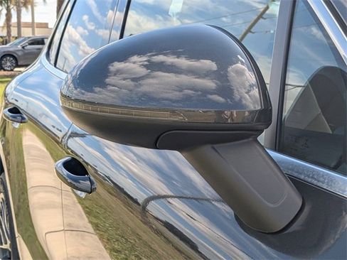 Used 2017 Porsche Macan S image 12