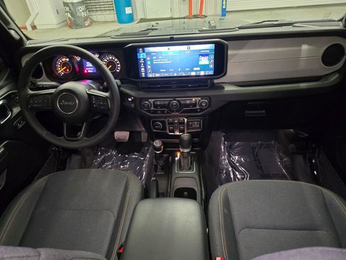 Used 2025 Jeep Wrangler Sport S image 31