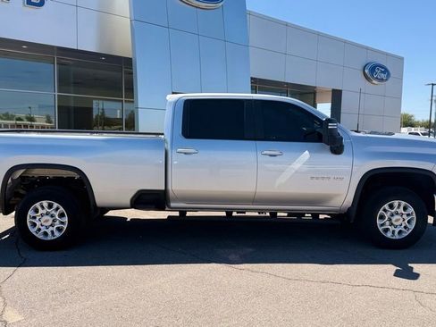 Used 2022 Chevrolet Silverado 3500 LT AWD/4WD image 4