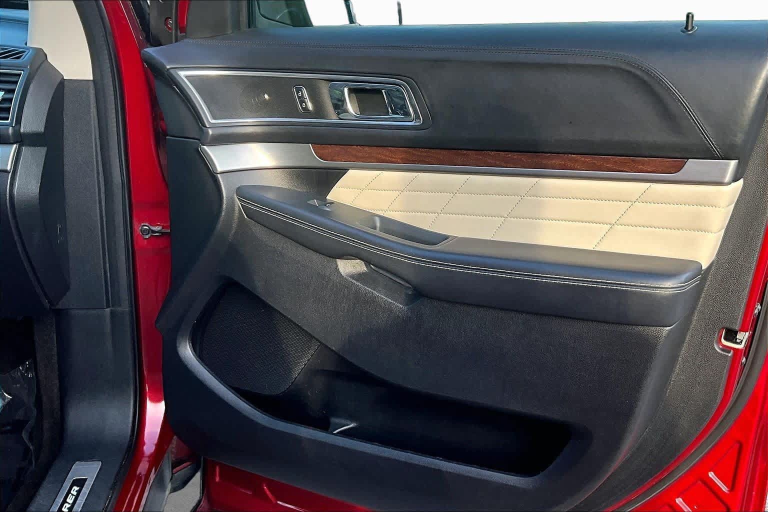 Used 2017 Ford Explorer Platinum AWD/4WD image 23
