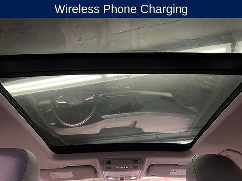 Certified 2022 Volkswagen Taos SE w/ Panoramic Sunroof Package image 10