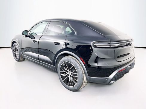 New 2026 Porsche Macan 4 Electric image 3