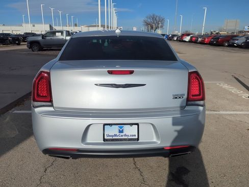 Used 2022 Chrysler 300 Touring w/ Sport Appearance Package image 6